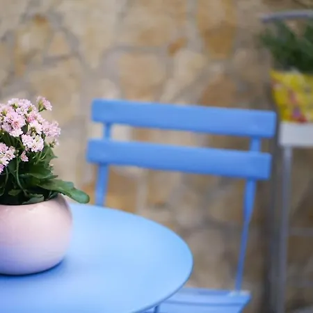 Blue Courtyard Howme Бари